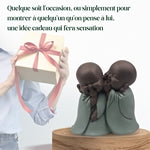 🌟 Statuette – Duo de Bébés Bouddhas Bonzes Chuchotant