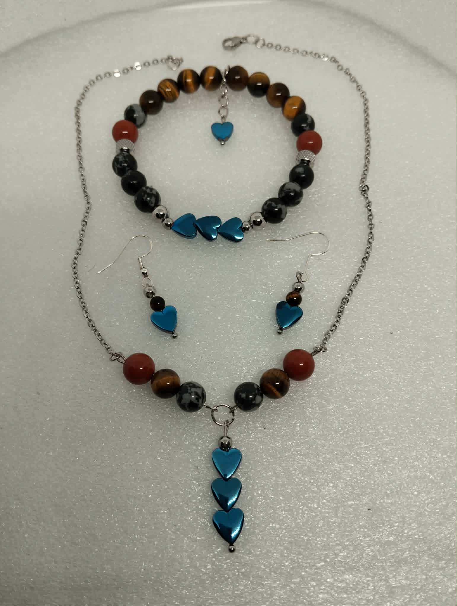 🔥 Parure Équilibre & Protection – Œil du Tigre, Jaspe Rouge, Obsidienne Neigeuse & Cœur en Hématite Bleu