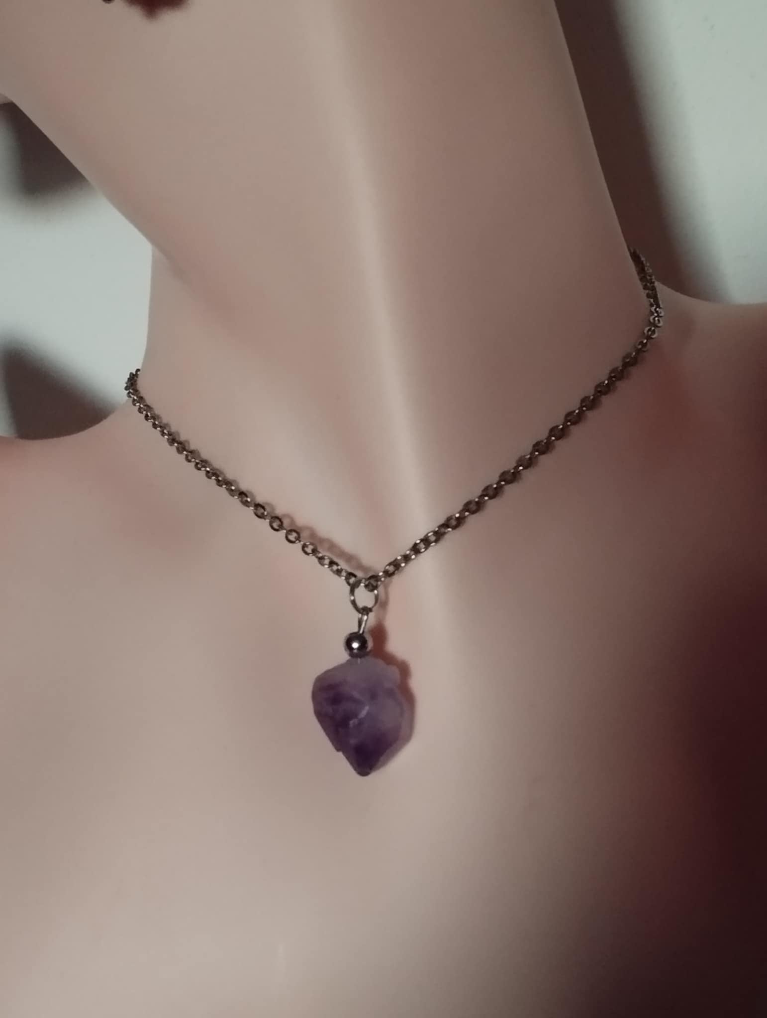 Collier en pierre brute d’améthyste