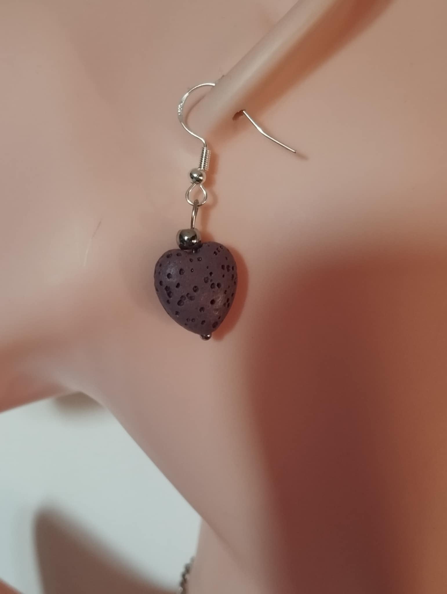Boucles d’oreilles cœur en pierre de lave & crochet en argent 925