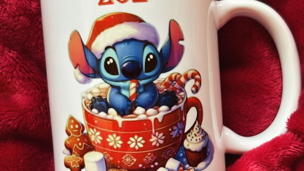 🎅💙 Mug Noël Stitch – Personnalisable avec Prénom ✨