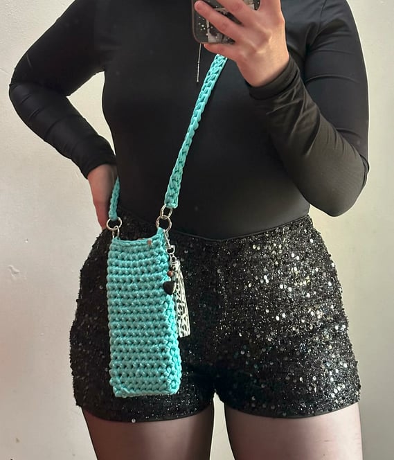 Sac pour téléphone portable avec bijou de sac – Cœur en Obsidienne Noire & Pierres Œil de Tigre / Obsidienne