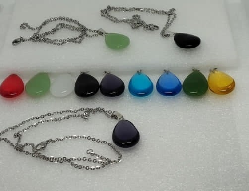 ✨💧 Collier Inoxydable avec Goutte en Verre – Couleur au Choix