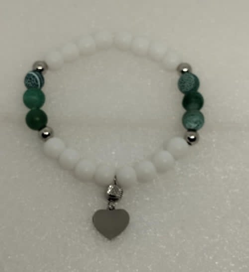 ✨🤍 Bracelet Cœur – Perles en Pierre Blanche & Agate Givrée