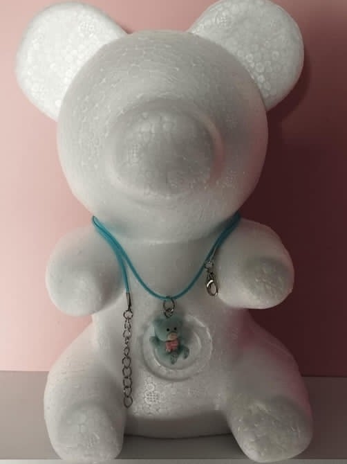 ✨🐻 Collier Enfant – Ourson avec Cordon Assorti